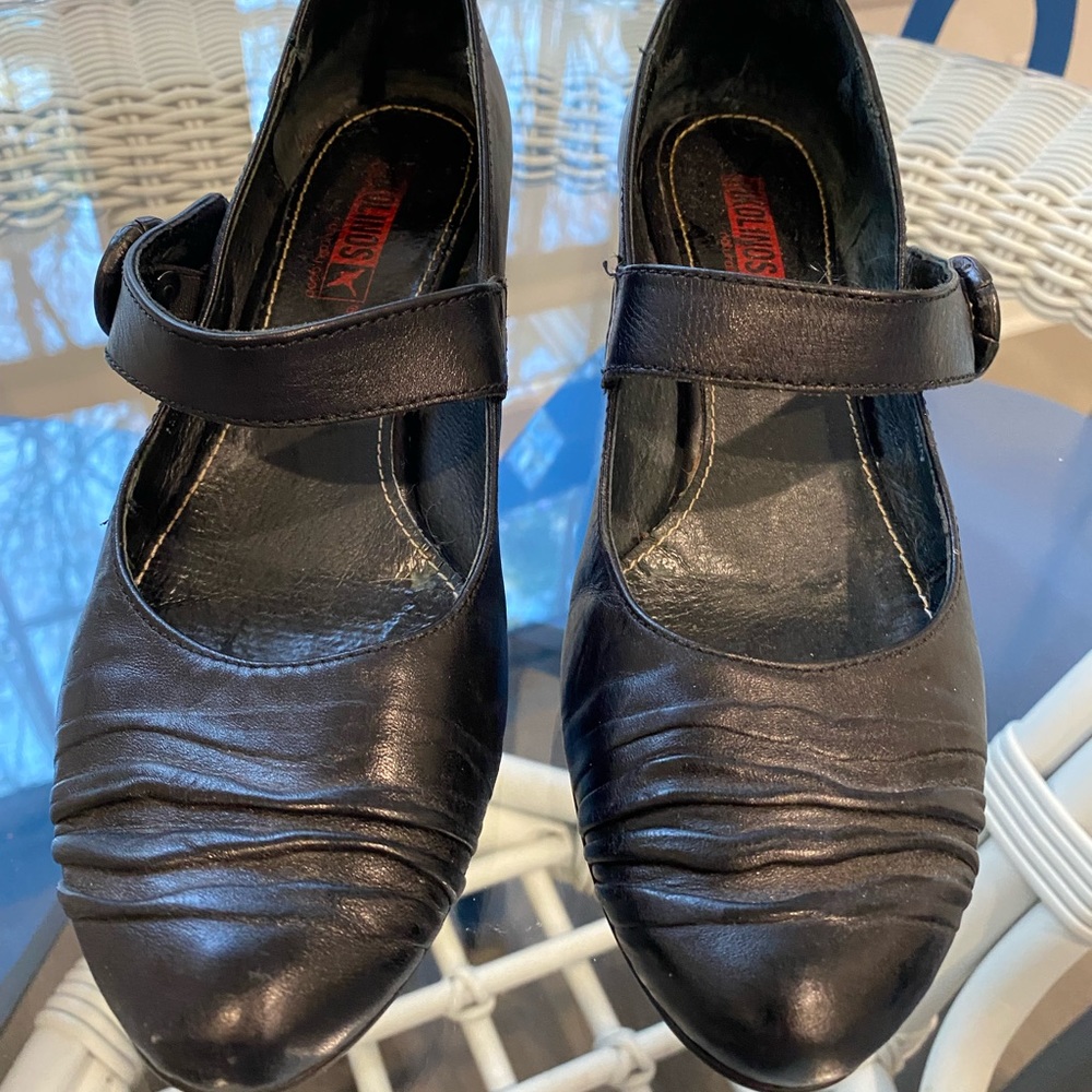 Pikolinos black Mary Janes